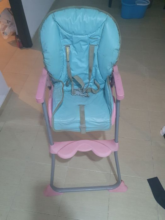Scaun bebe luat masa și socializare