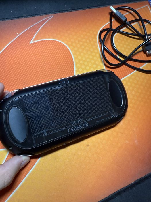 Ps Vita 1104 OLED 16GB, 7 игри, калъф, зарядно и адаптер за карта памет