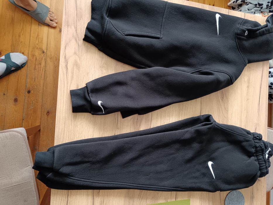 Продавам Екип на Nike в черен цвят!