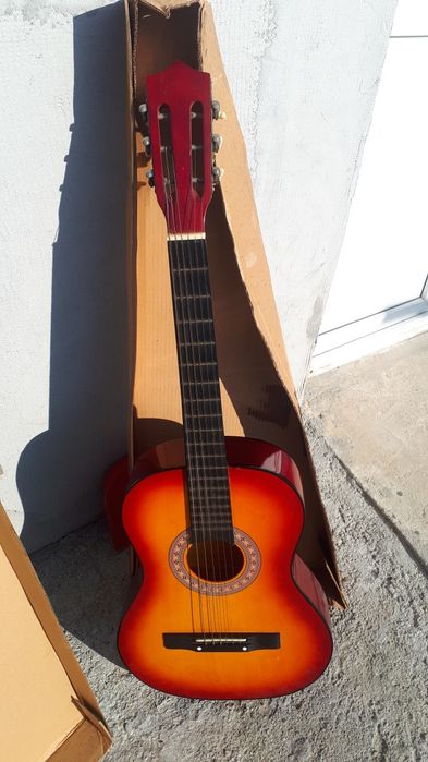 Vînd chiar pt copii stare bună la suma Vînd chitara pt copii la suma