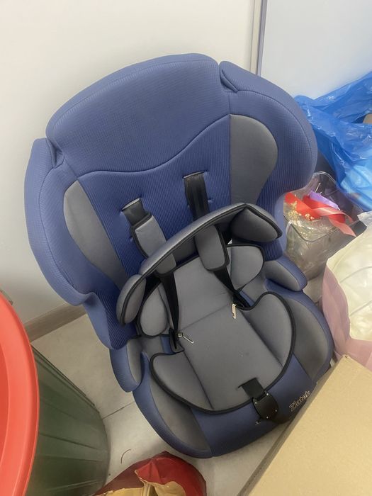 Детское кресло в авто