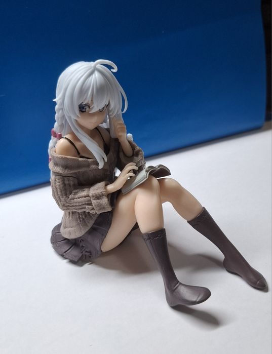 Аниме девушка,фигурка