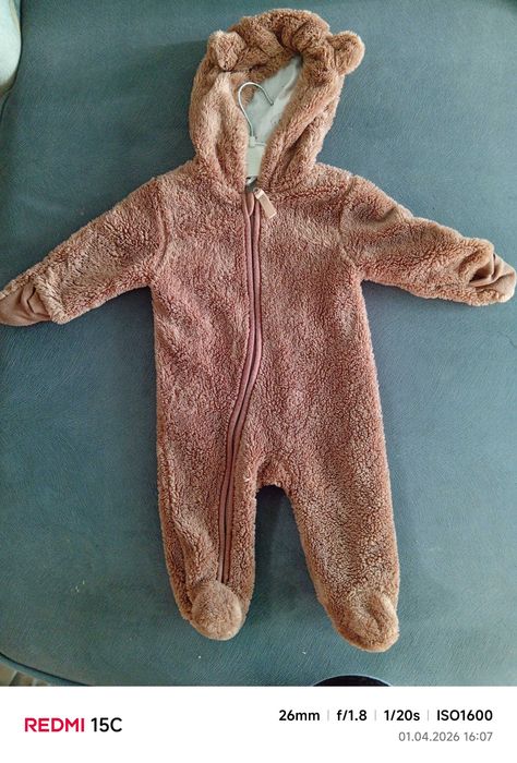 Продам детский комбинезон (0–6 месяцев)