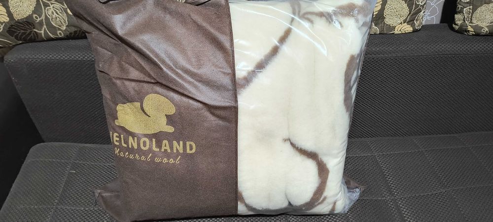 Завивка и възглавници от мериносова вълна . НОВИ