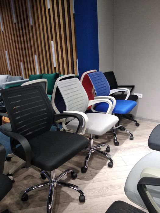 Офисное кресло модель MI