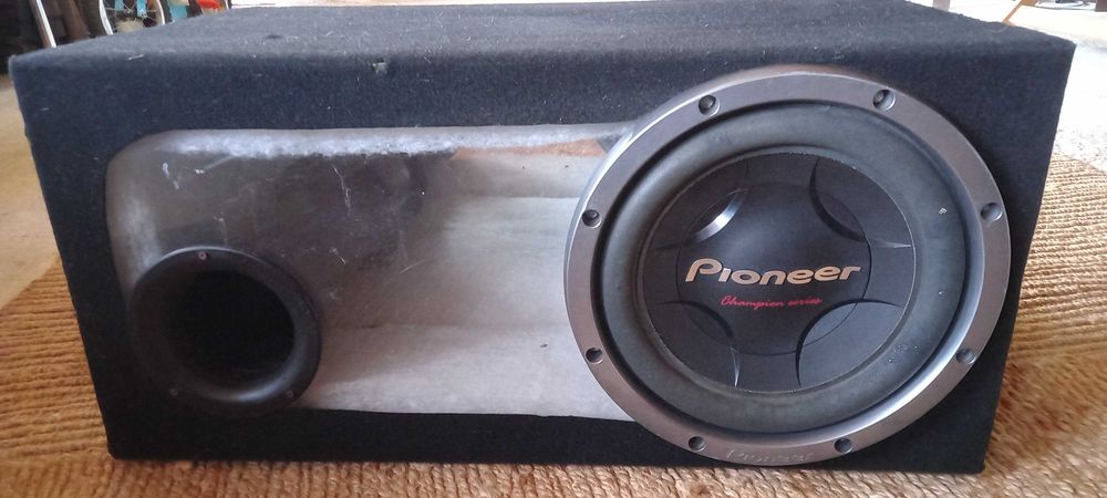 Pioneer 12 инча бас говорител в каса и Boschmann кондензатор 1 farad