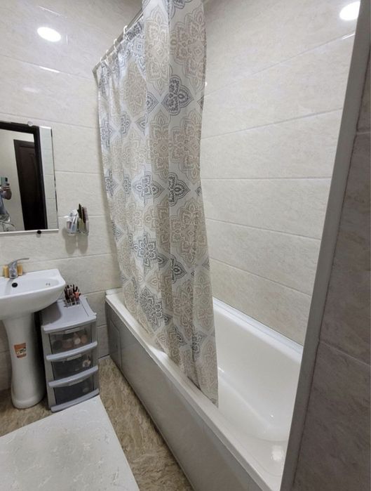 Метро Буюк Ипак Йулида 3-хонали квартира