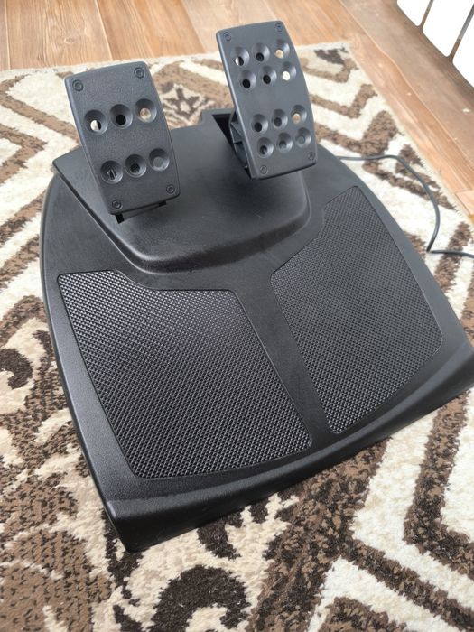 Игровой руль Logitech MOMO Racing