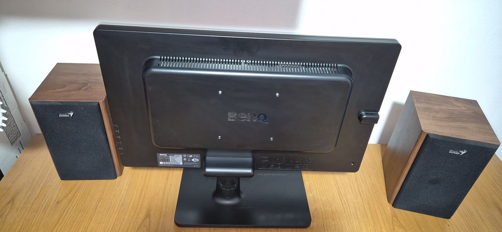 Monitor LCD Benq Full HD V2210 Eco 21.5"/55.88cm timp de raspuns 5 ms