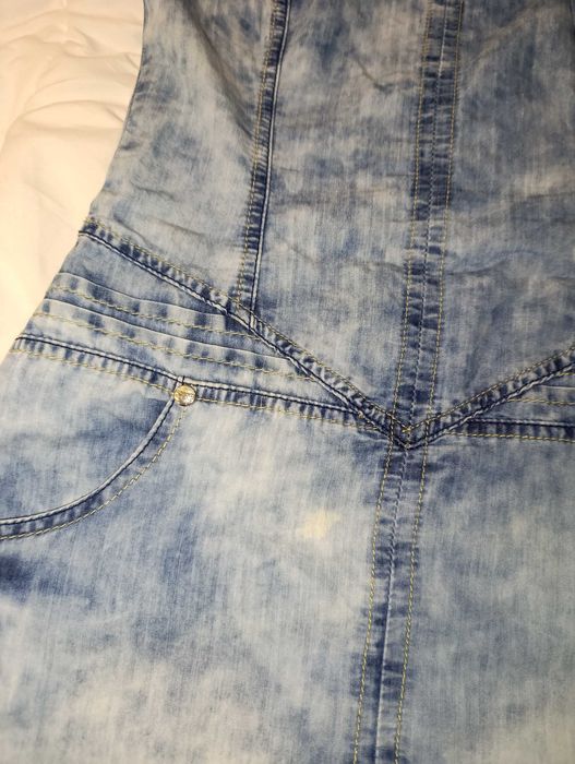 Дънкова рокля с презрамки и интересен гръб