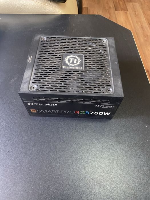 Продам блок питания Thermaltake 750W
