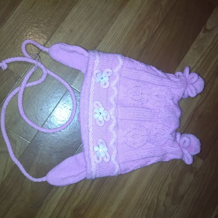 Продам шапки на девочку