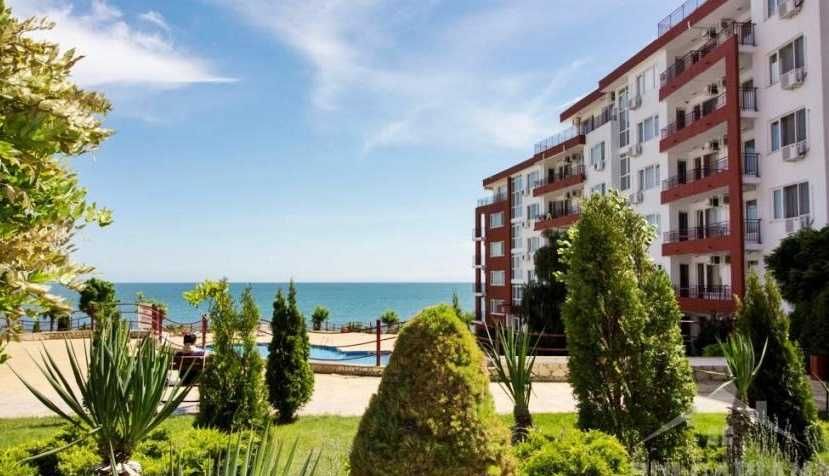 Просторен двустаен апартамент на първа линия море, к-с „Fort Noks Marina“
