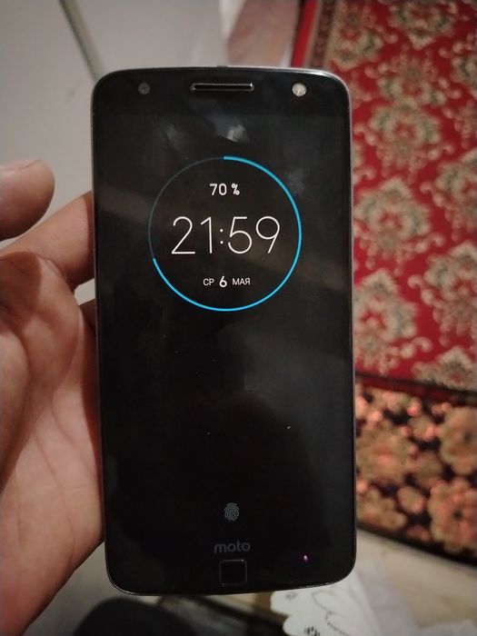 Motorola Z flor sotiladi
