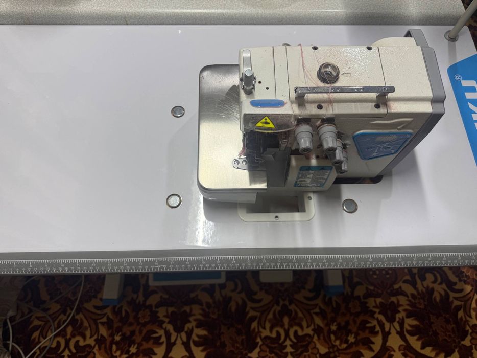 Оверлок швейная машина