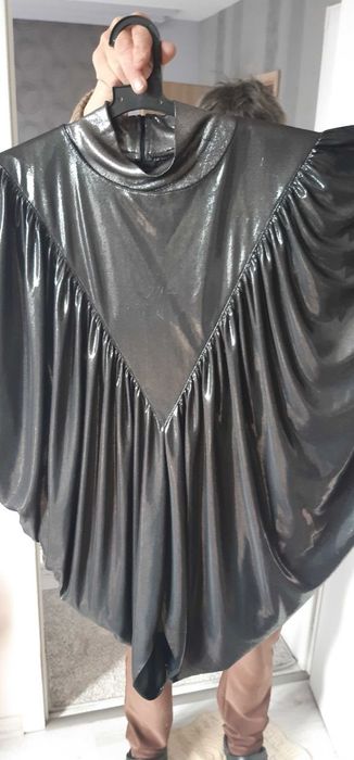 Чисто нова лъскава блуза тип прилеп