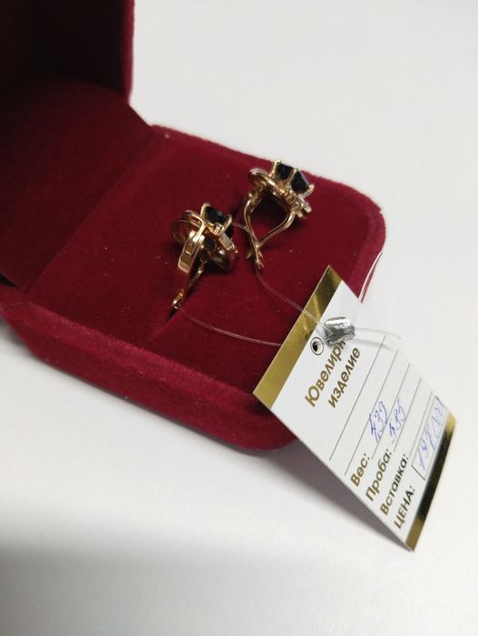 Золотые серьги 585 пробы 4.39грамм