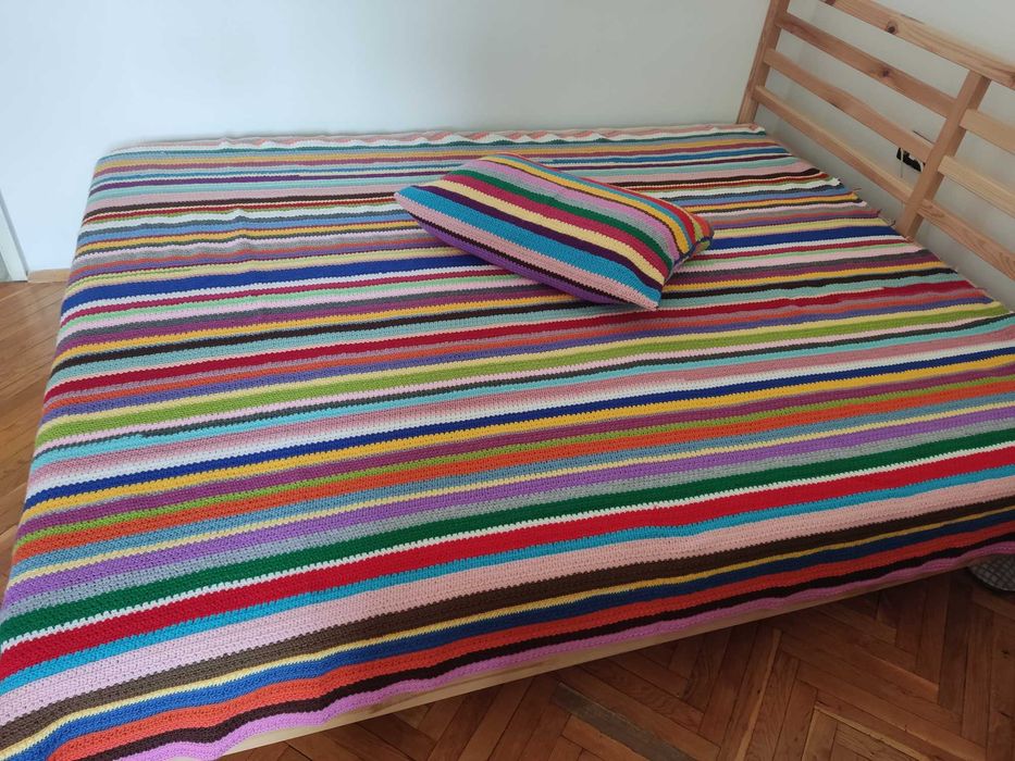 Ръчно излетен комплект на една кука - шалте с 4 калъфки за възглавници