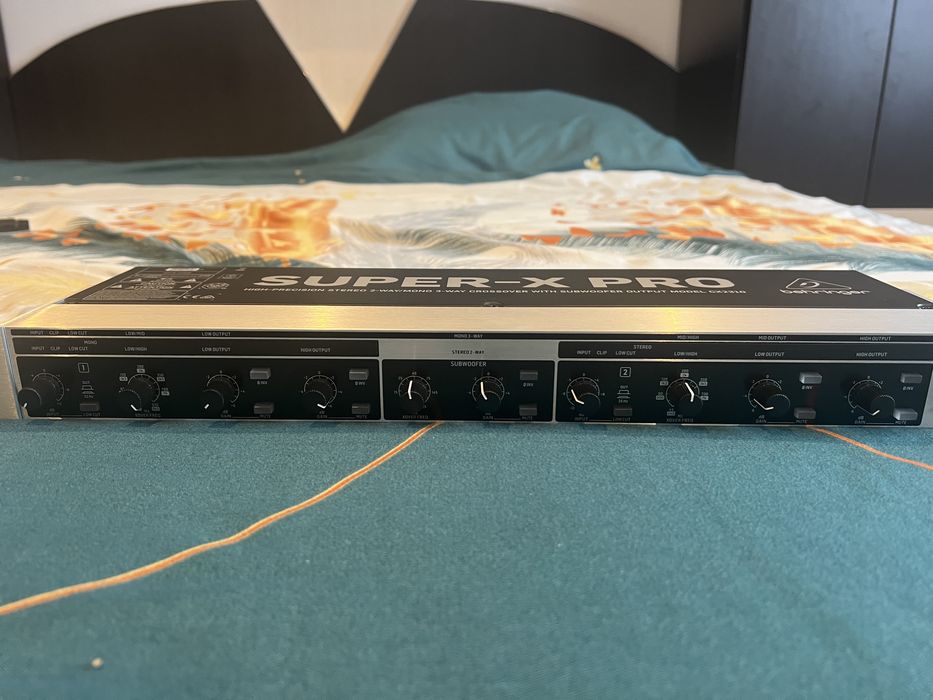 Crossover behringer super-x pro