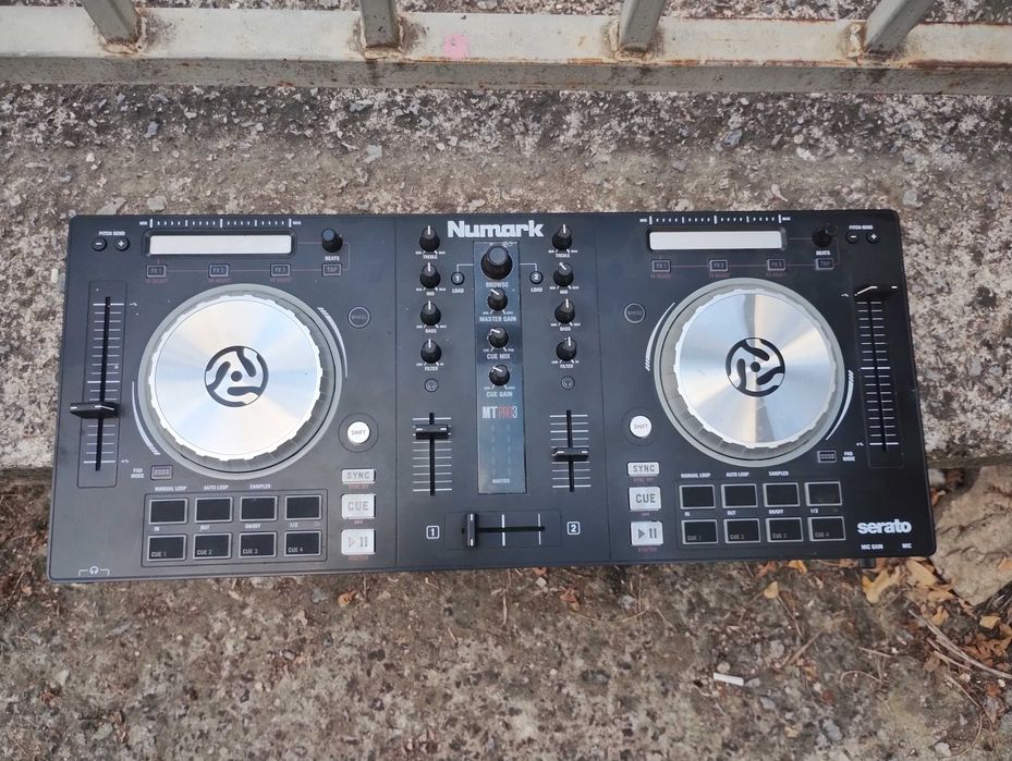 DJ mixser Numark pro 3  .Перфектна ДиДжейконзола