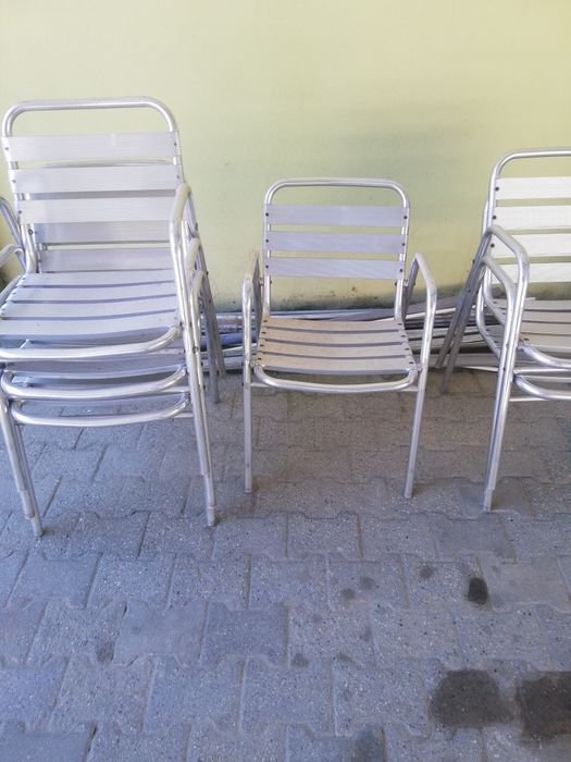 Scaune picioare metalice, șezut, spătar plastic si masa  scaune alumin