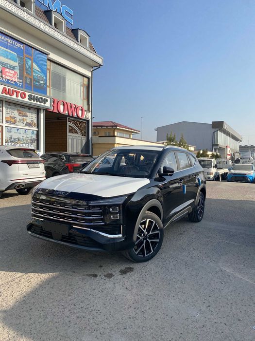 Jac js8 eng sfatli  chegrma bilan sotib oling