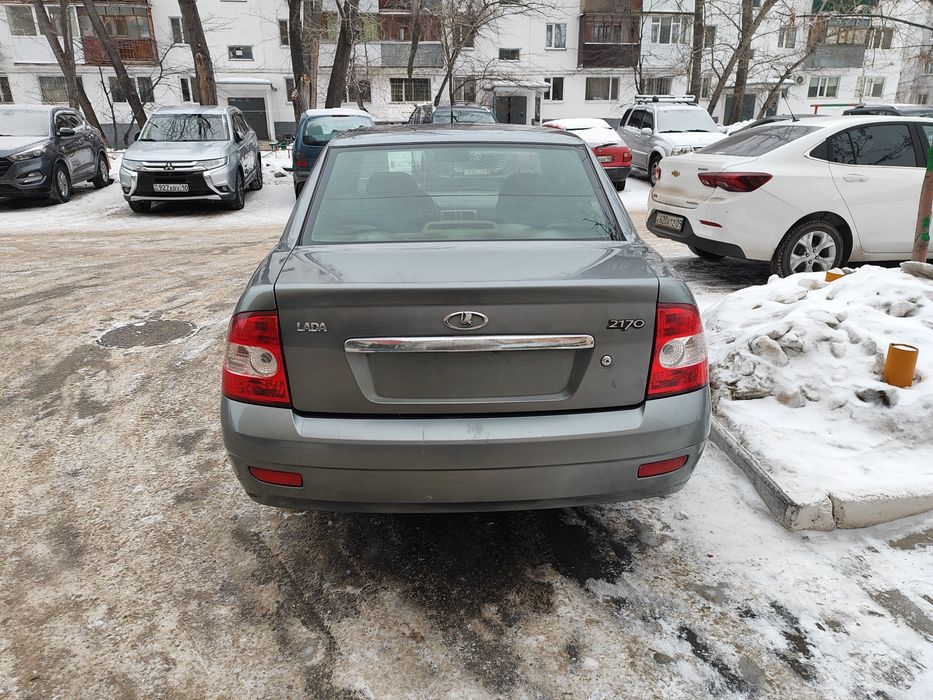 Продам Приору седан