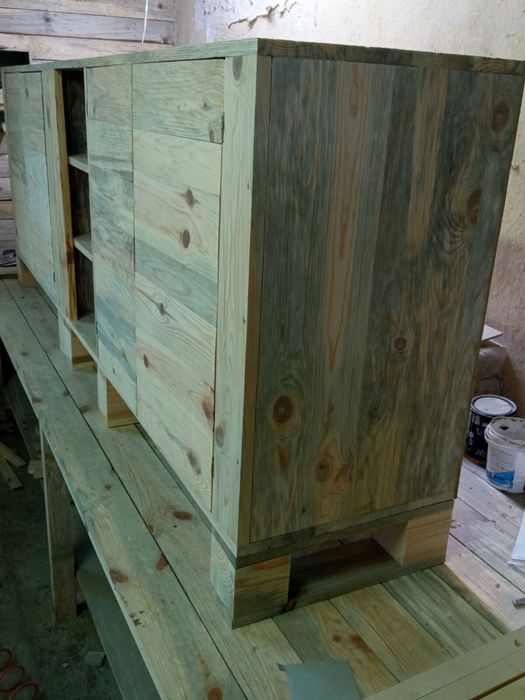 Шкаф-скрин тип "Палетна мебел"