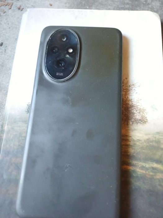 Продам либо обменяю Honor 200 8/256.