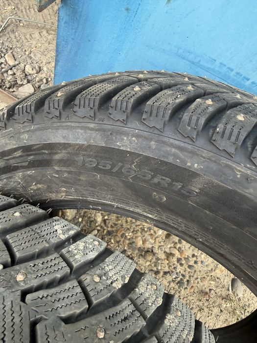Продам 2 шипованные шины 195x65x15