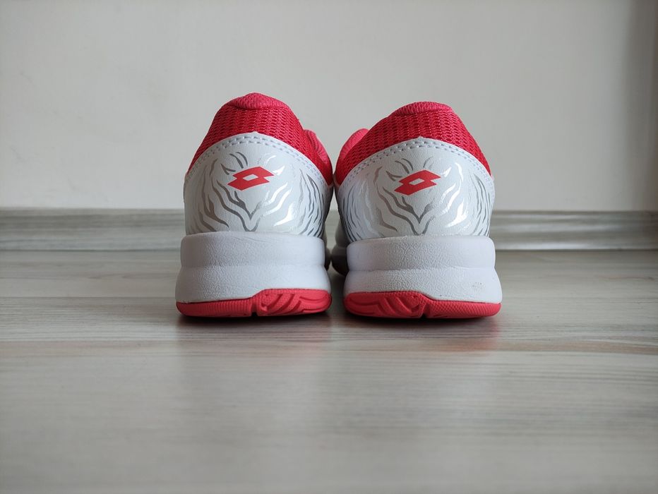 Дамски спортни обувки Лото - Lotto