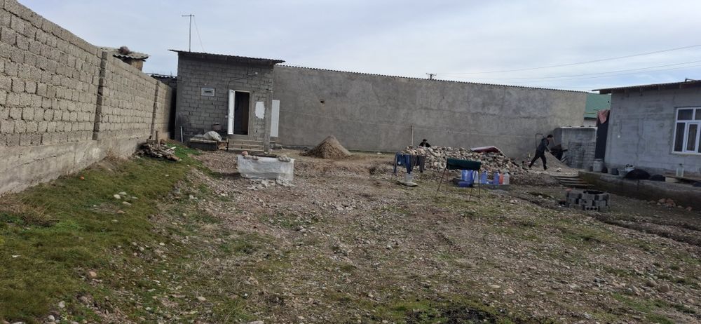 Arzon uy sotiladi 6 sotixdan 12 sotix 1 sotixi 8000 $ dan xat xujjati