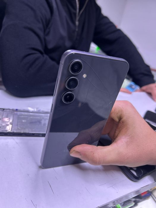 Продам Samsung s23fe