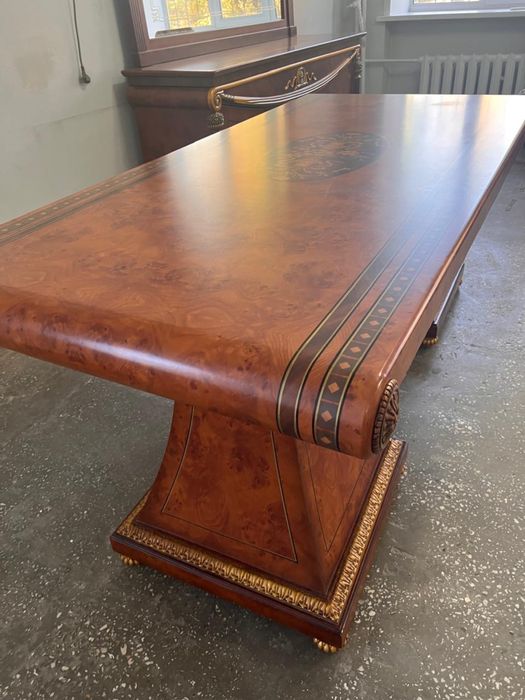 Продам стол к столу есть стулья в продаже