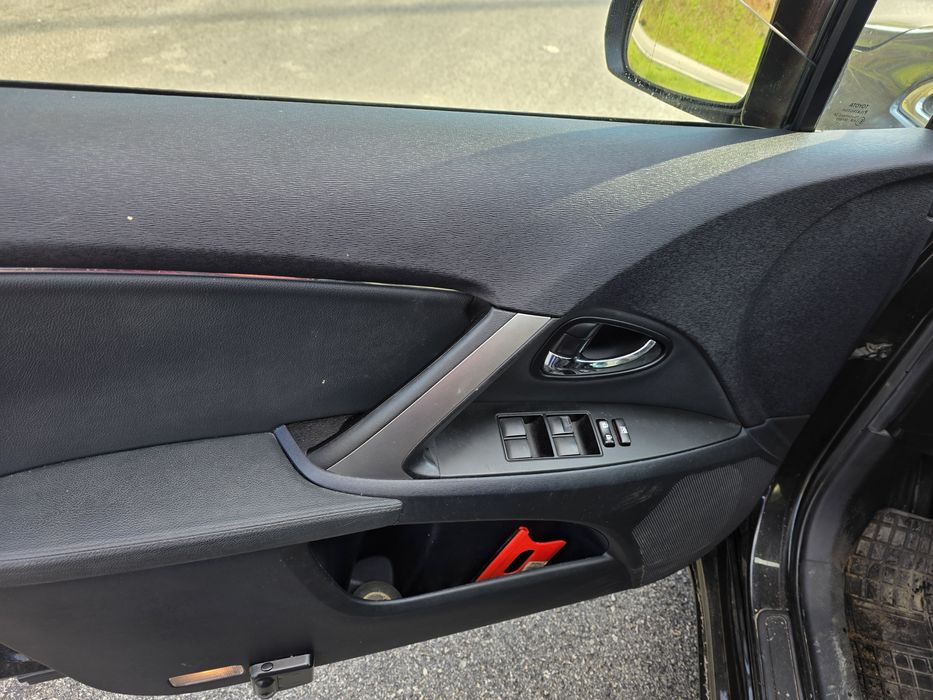 Продавам Тойота Авенсис