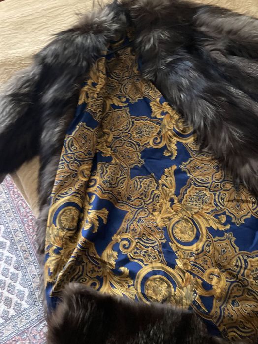 Кожено елегантно палто от сребрна лисица дълго на фирма ,,ВЕРСАЧИ,,