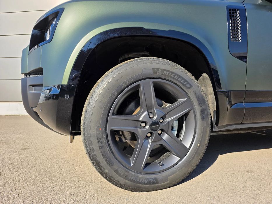 Land Rover Defender 2026 diesel, 95.973 € — imagine 3