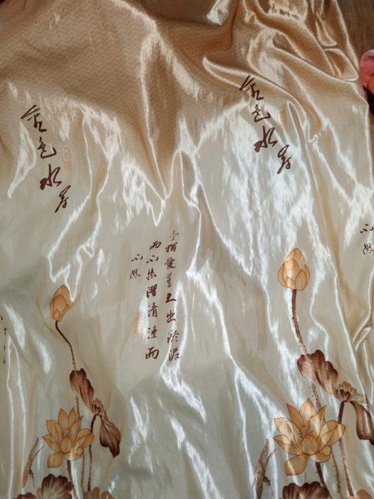 Продам две шторы теневые