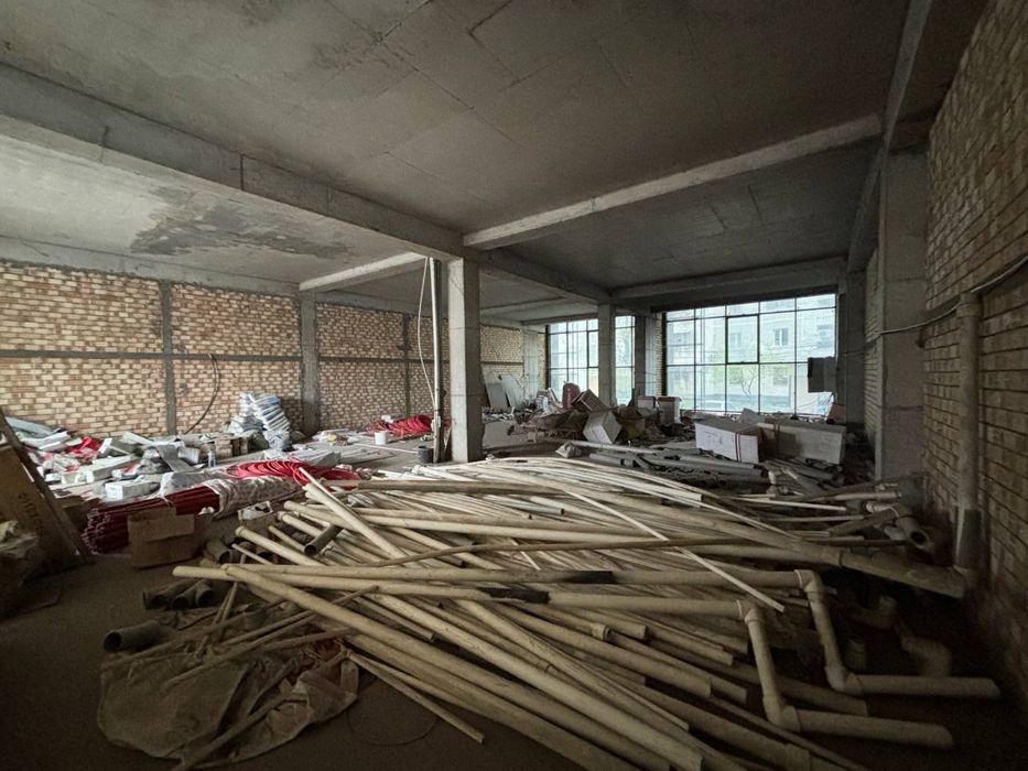 Продается коммерческое помещение на 1ой линии.