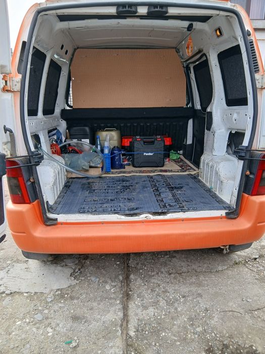 Inchiriez auto Peugeot Partner