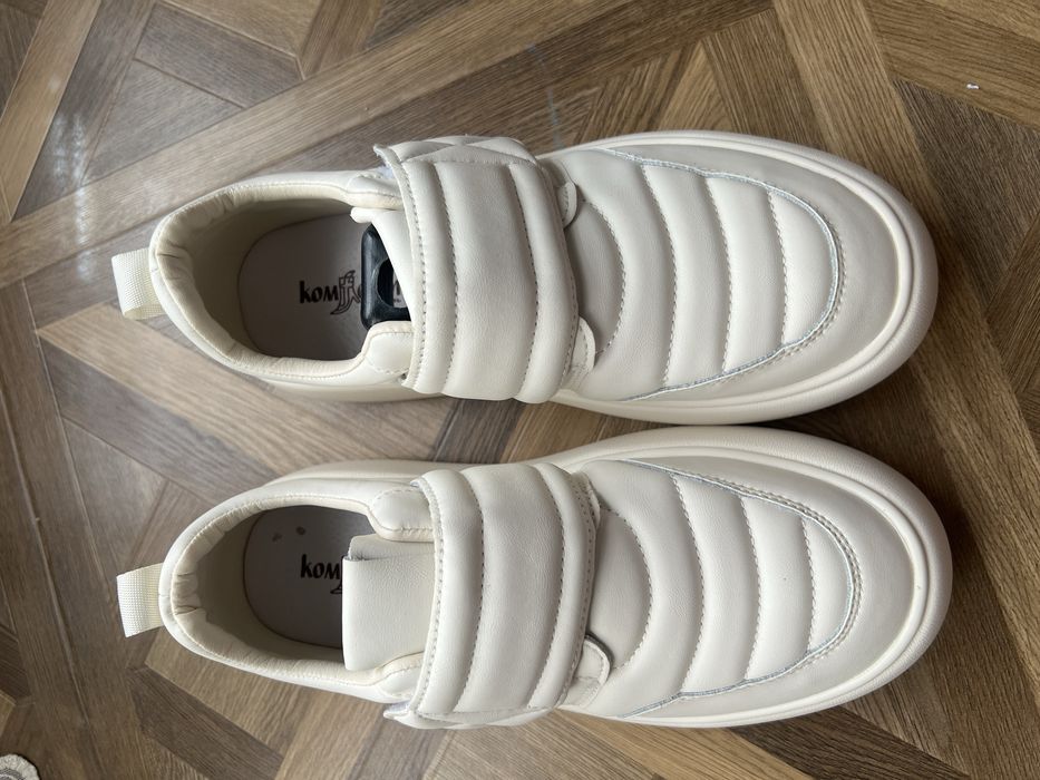 Женские кожаные кроссовки