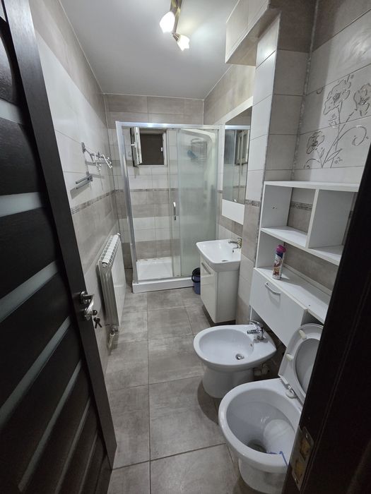 Pf inchiriez apartament 4-3 camere
