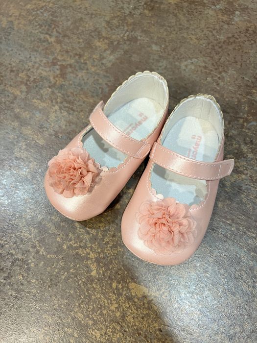 Vand incaltari bebe aproape noi