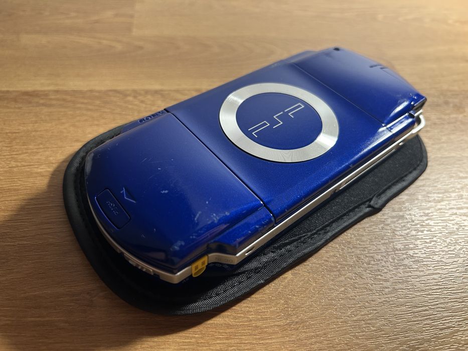 PSP 1000 Metallic Blue modată — pret accesibil, ecran perfect