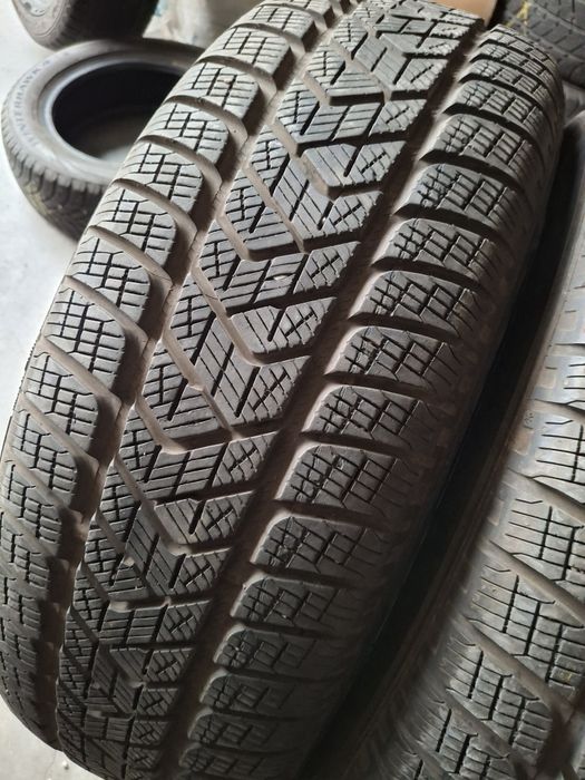 4 Anvelope de iarnă 215 65 r17 Pirelli