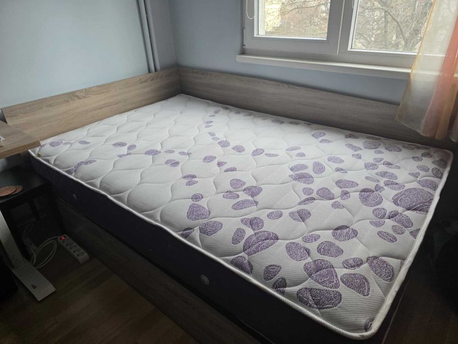 Продавам 2 броя качествени легла с матраци, размер 120x190 см