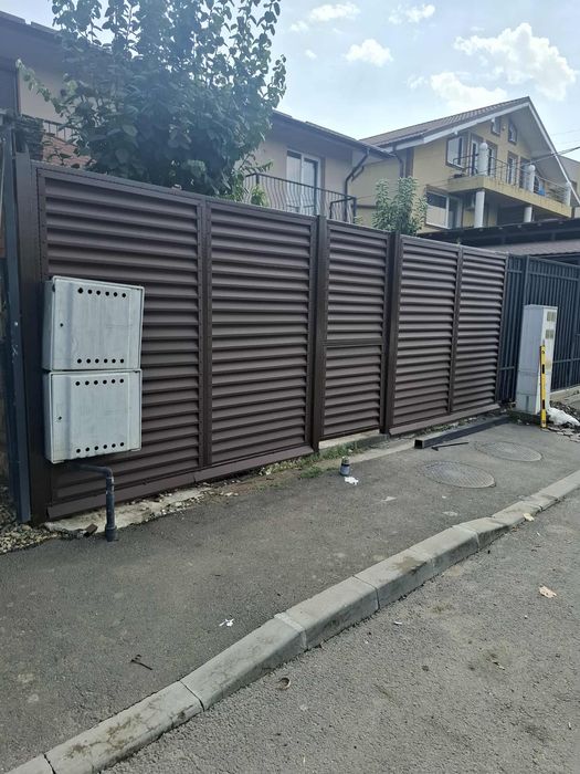 Construesc garduri pentru case si terenuri serios si rapid