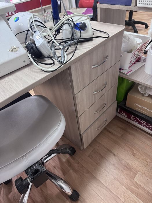 Стол компьтерный , маникюрный