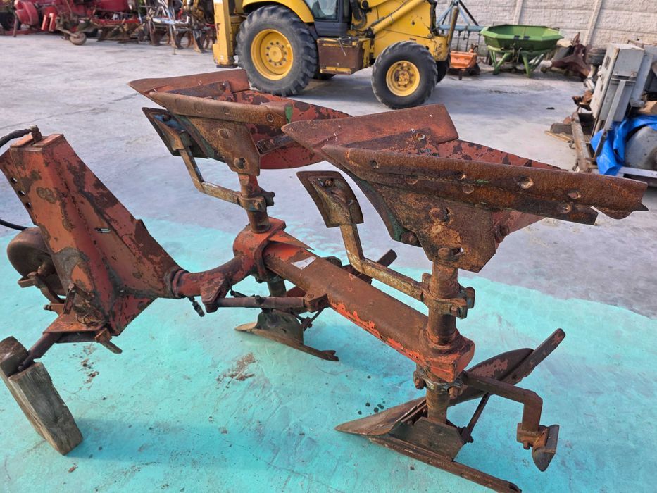 Plug Eicher reversibil  hidraulic cu 2 brazde