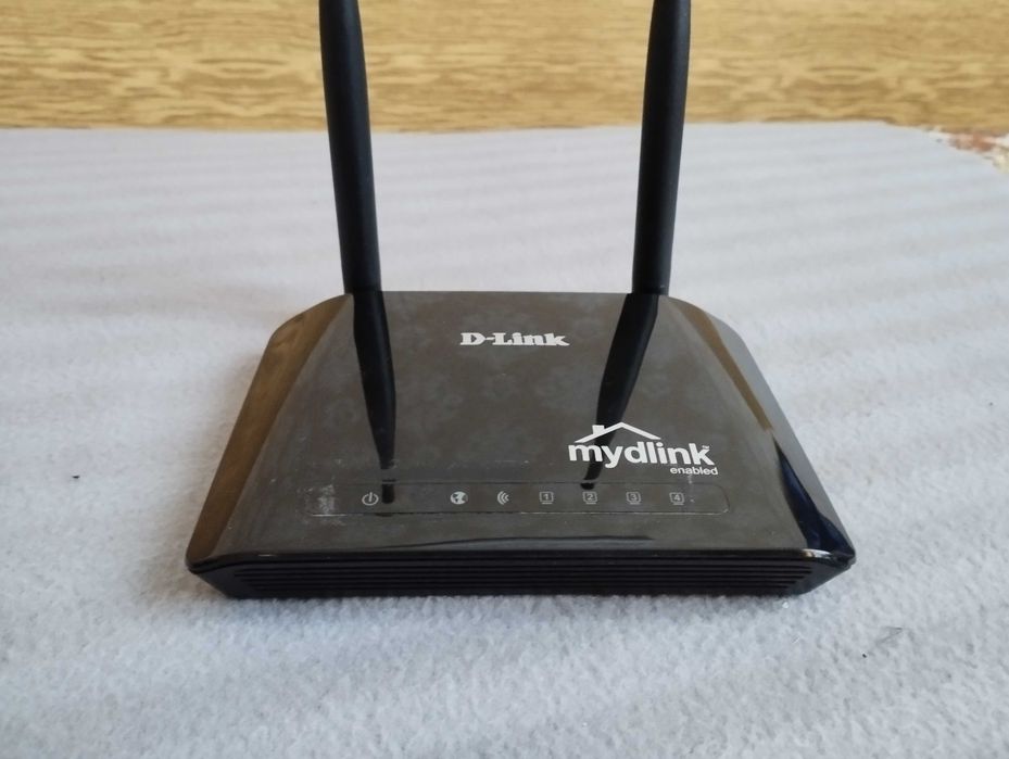 15лв D-Link с две антени Wireless N 300 Home облачен рутер DIR-605L